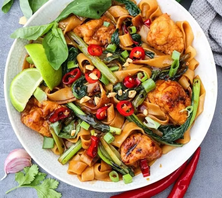 Sweet and Spicy Drunken Noodles with Pineapple