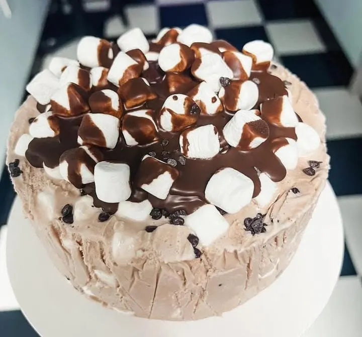 Classic Cookies and Cream Ice Cream Cake