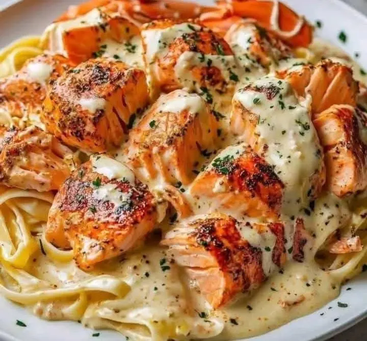 How to Prepare Salmon Alfredo Pasta