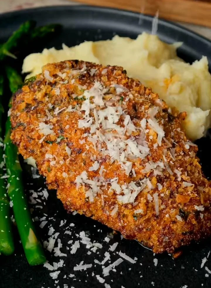 Garlic-Parmesan Crusted Chicken Cutlets (Skillet)