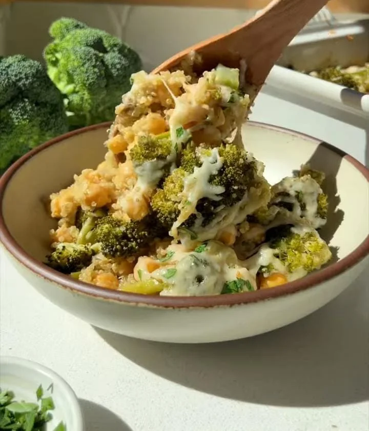 Broccoli Cheddar Quinoa Bake