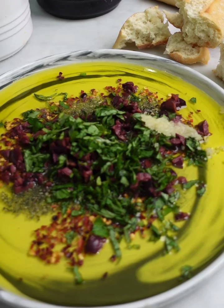 Slow-Simmered Garlic & Olive Oil Sauce