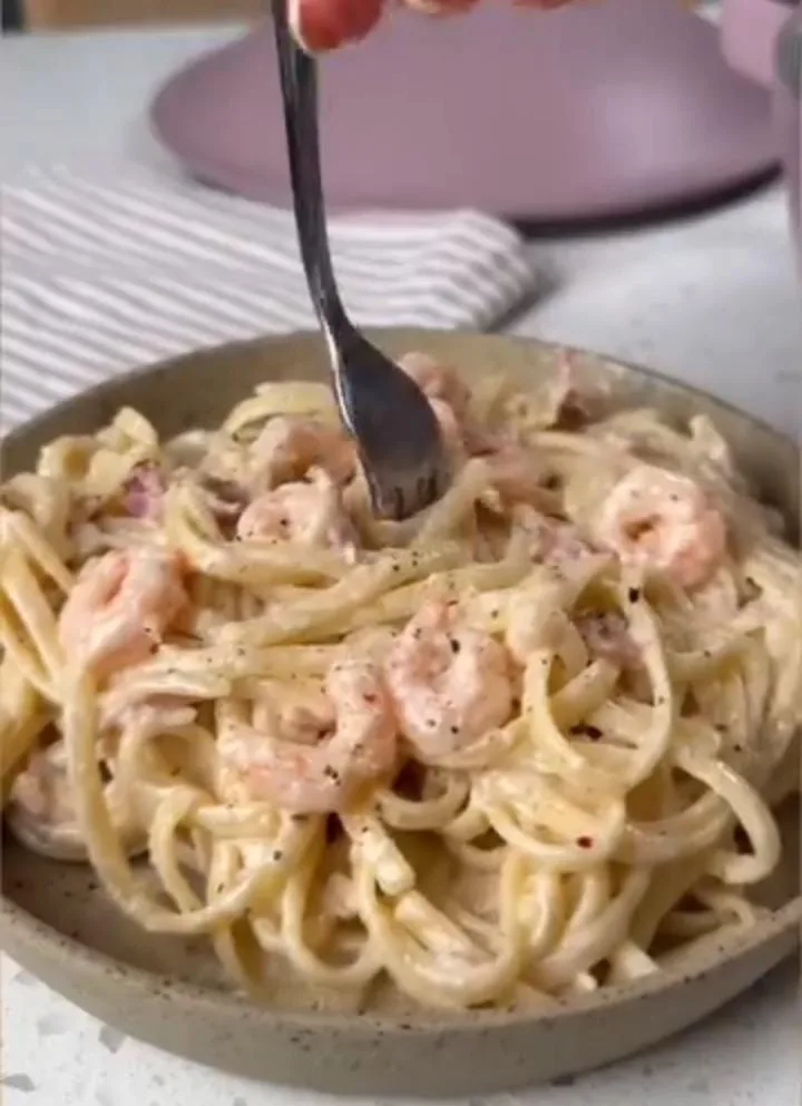Garlic-Lemon Shrimp Alfredo with Spinach