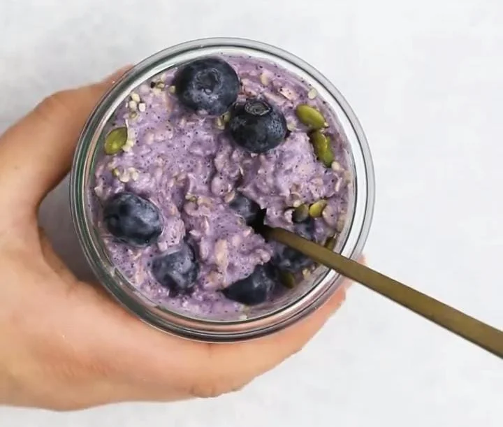 Blueberry Overnight Oats with Frozen Blueberries