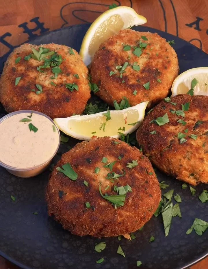 Healthy Crab Cakes with Yogurt Dip