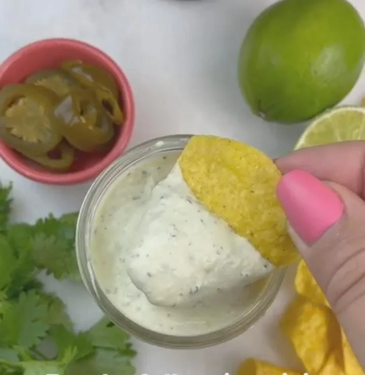 Creamy Avocado-Jalapeño Dip