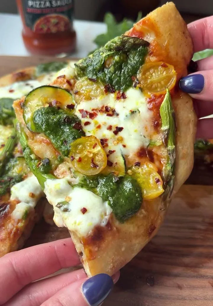 Spinach and Mushroom White Pizza