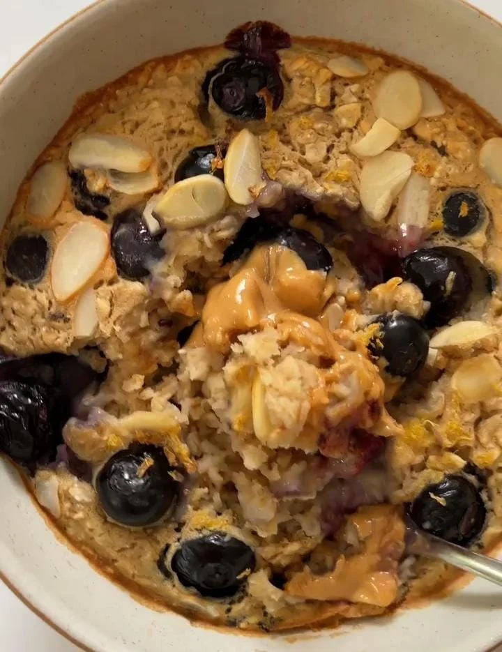 Baked Oatmeal with Blueberries and Almonds
