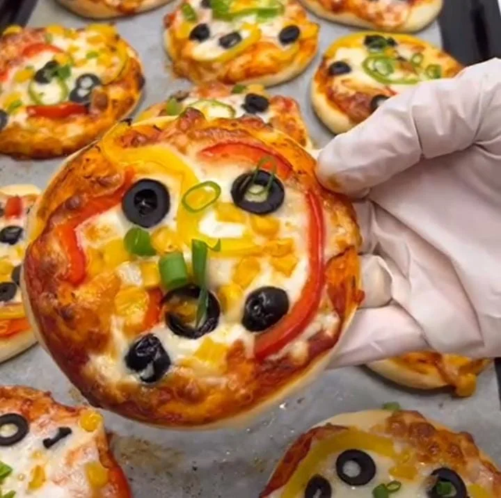 Mini Veggie Pizzas