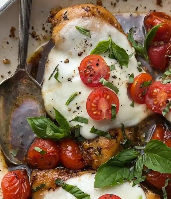 Mozzarella and Tomato Caprese Stuffed Chicken