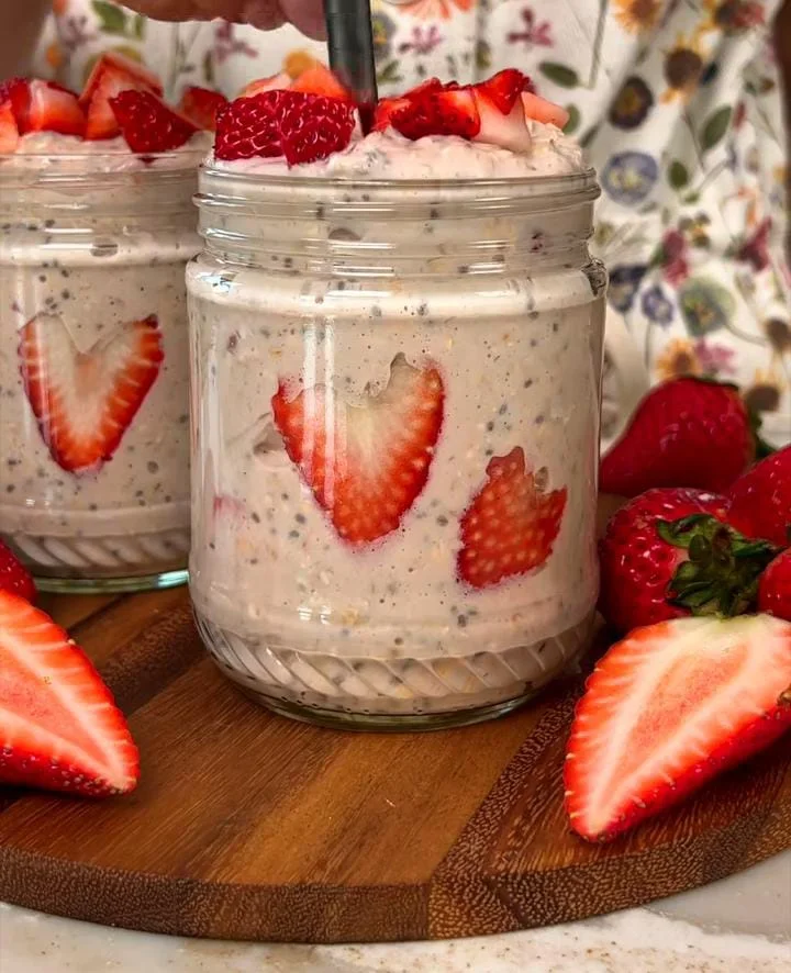 Strawberry Cheesecake Overnight Oats