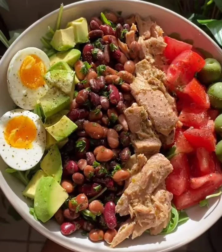 Mediterranean Tuna Pita Bowl