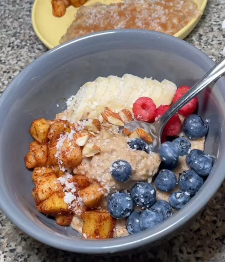 Quinoa Breakfast Bowl with Berries and Nuts