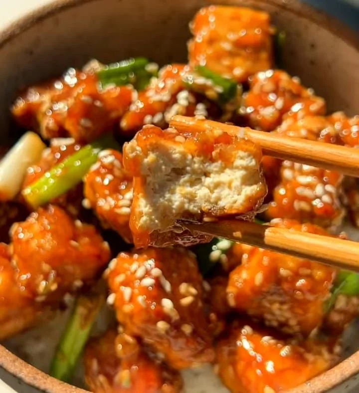 Spicy Sriracha Tofu Bowls