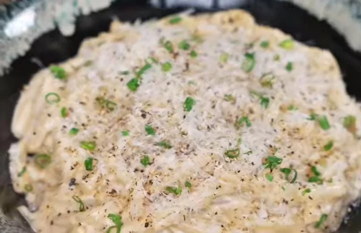 Creamy Garlic Parmesan Egg Noodles