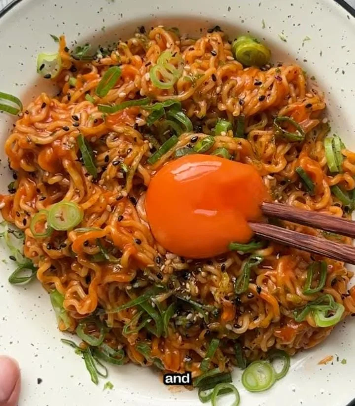 One-Pot Creamy Tomato Egg Noodles