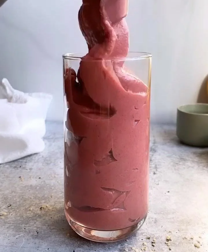 Strawberry Banana Cream Smoothie | Frozen Fruit Smoothie