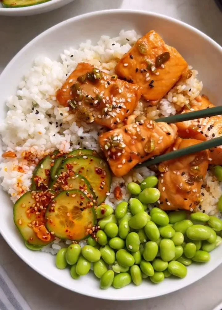 Sushi Rice Bowl with Avocado and Salmon