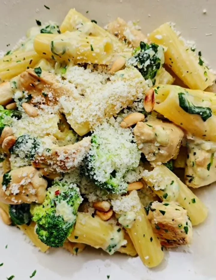 One-Pan Chicken Broccoli Pasta