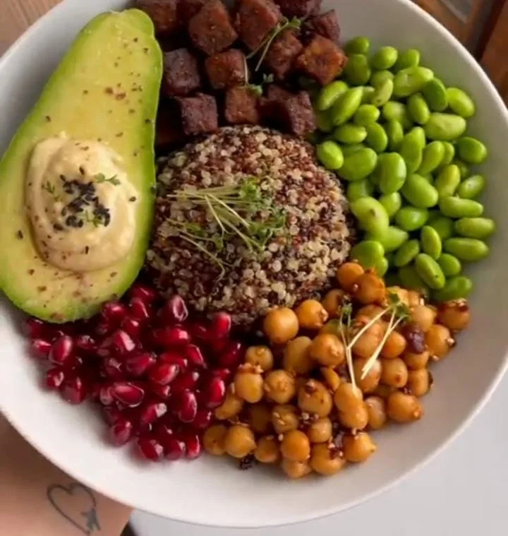 Quinoa & Chickpea Power Bowl | Light Lunch Ideas