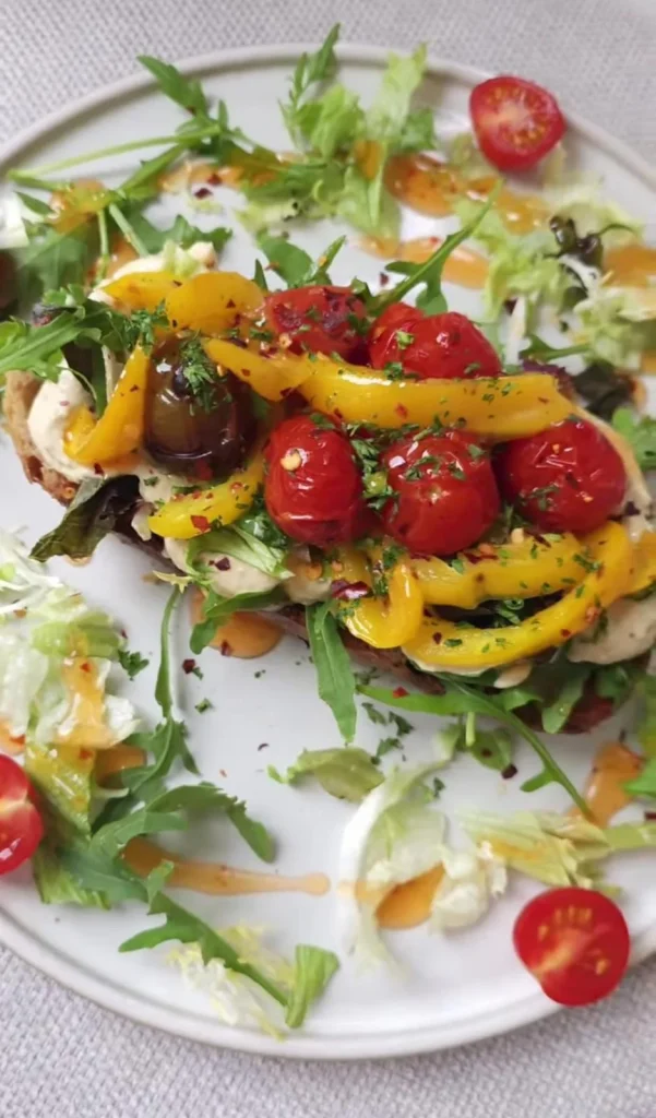 Hummus & Veggie Toast