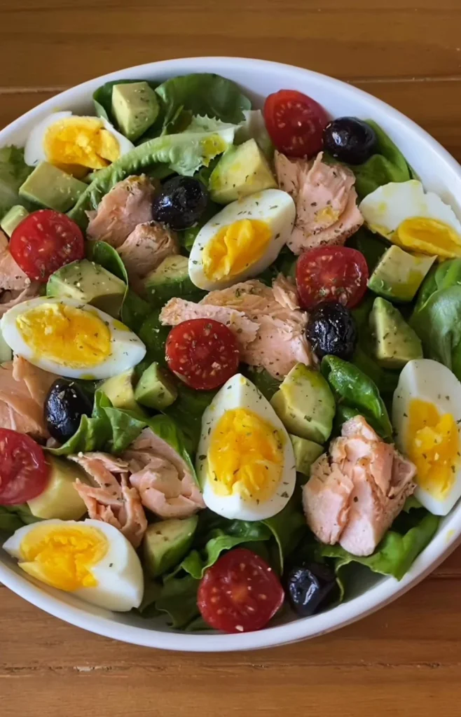 Grilled Salmon Detox Salad