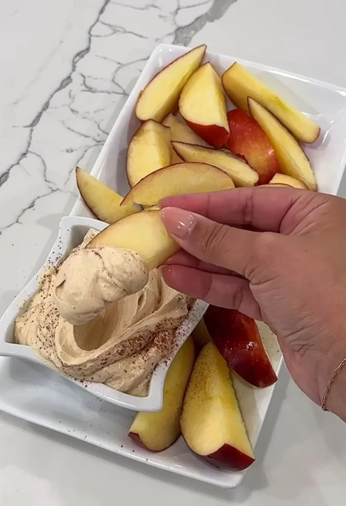 Apple Slices with Creamy Peanut Butter Dip