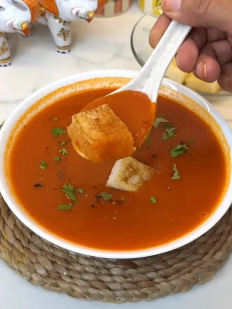 Simple Tomato Soup with Bread
