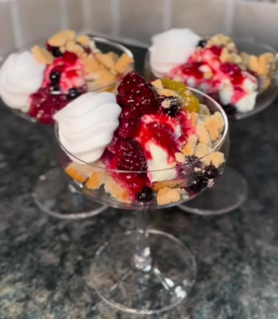 Berry Crumble Picnic Dessert Cups