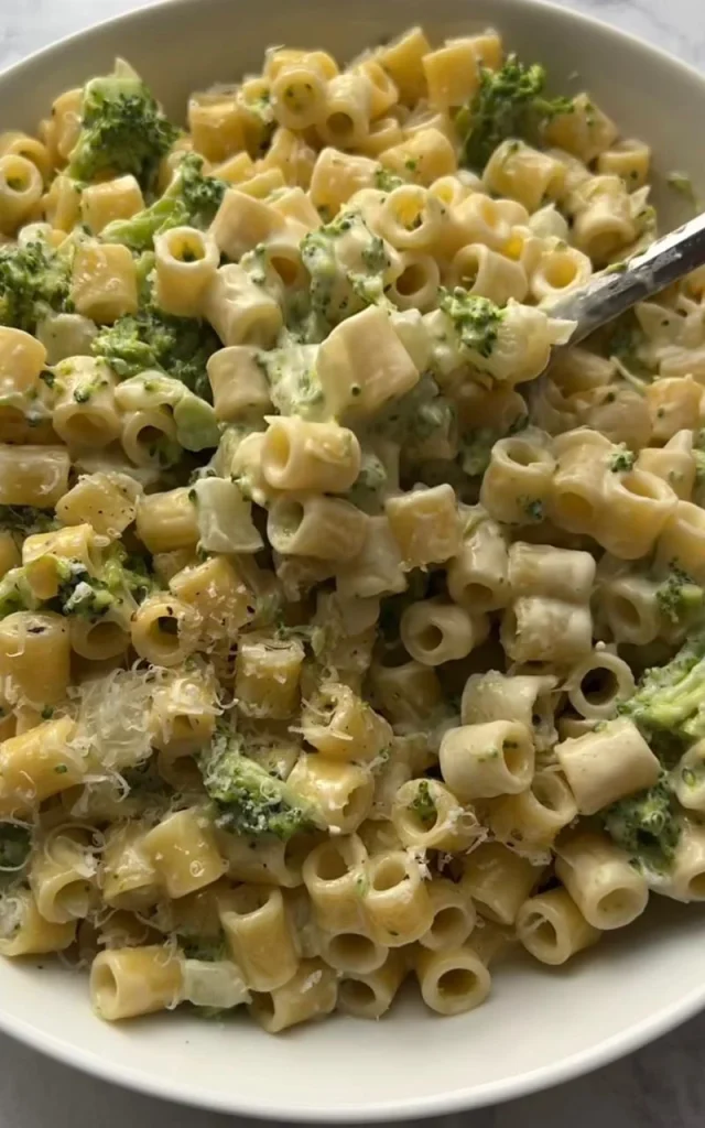  Cheesy Broccoli Pasta