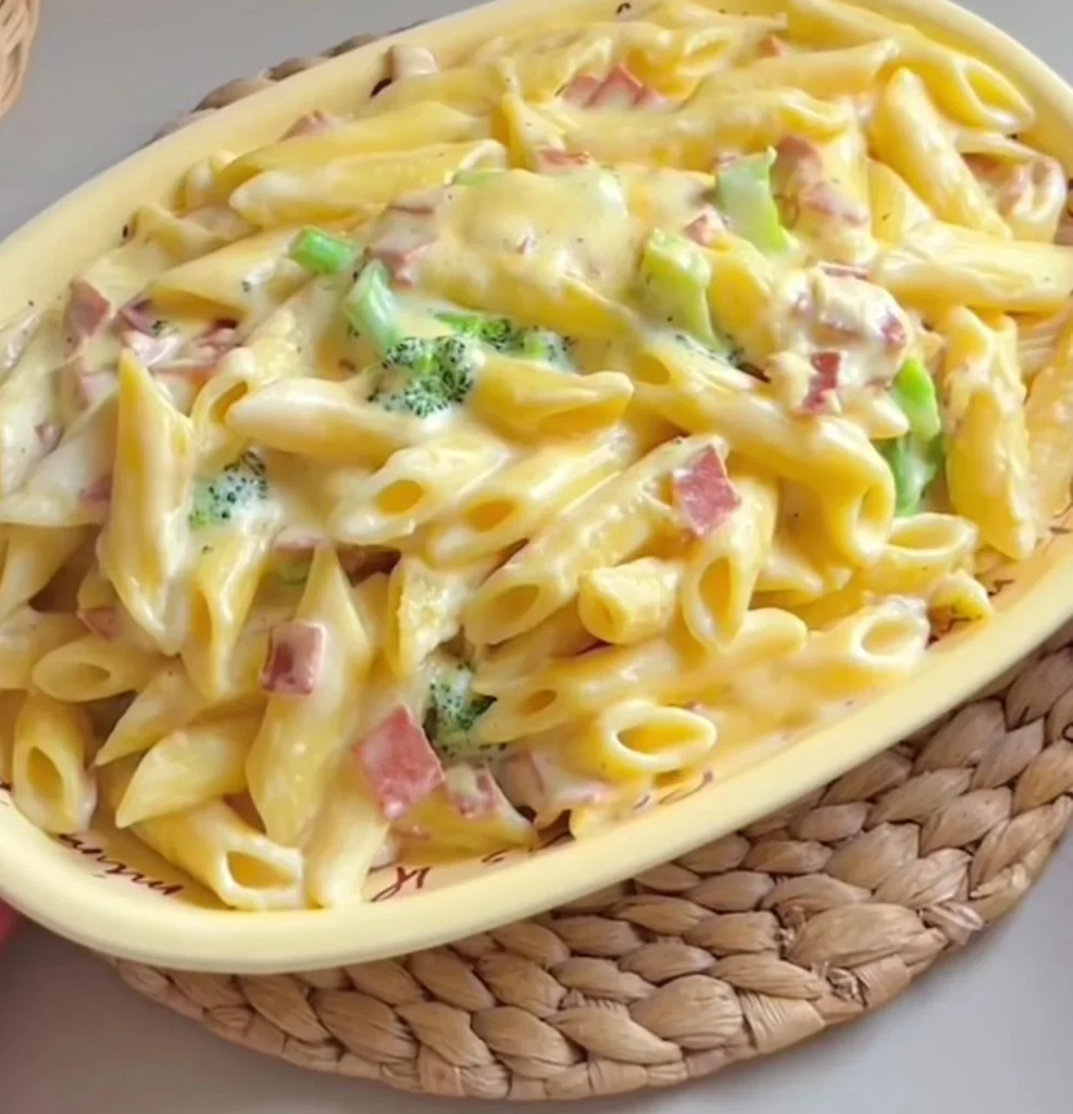 Creamy Macaroni Veggie Bowl