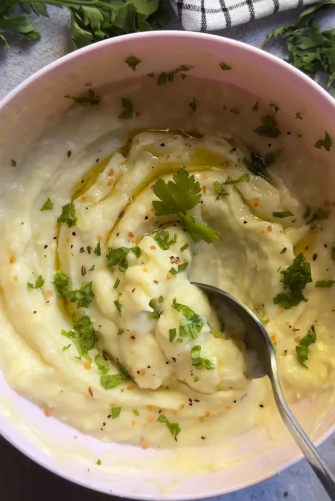 Soft Cheesy Cauliflower Mash