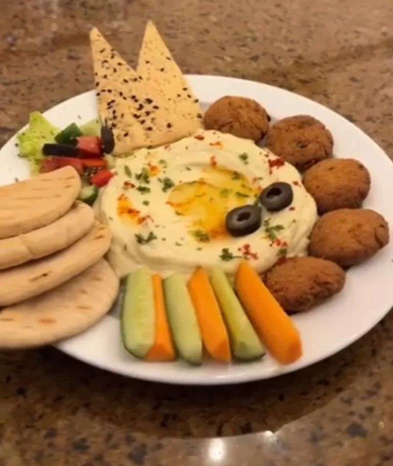 Veggie Hummus Pita