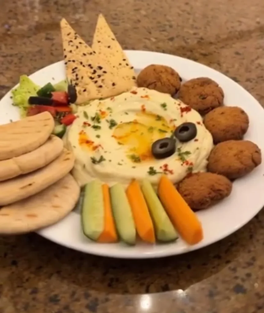Veggie Hummus Pita