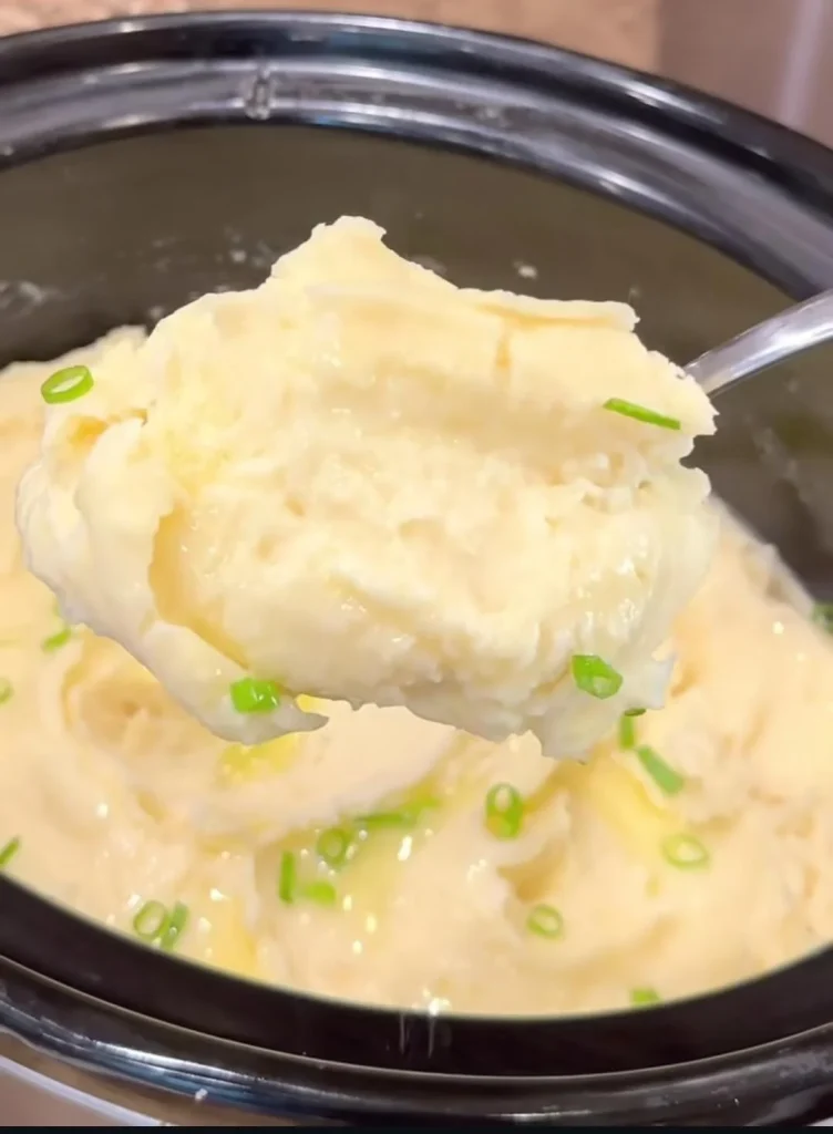 Crockpot Garlic Mashed Potatoes