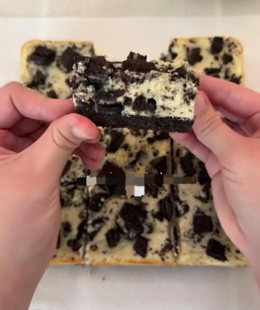 Oreo Cheesecake Bars