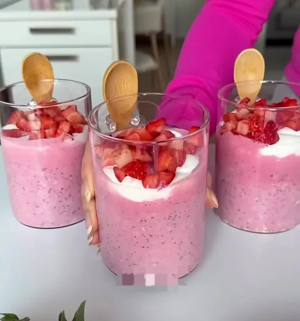 Strawberry Vanilla Oats - Low Calorie Overnight Oats 