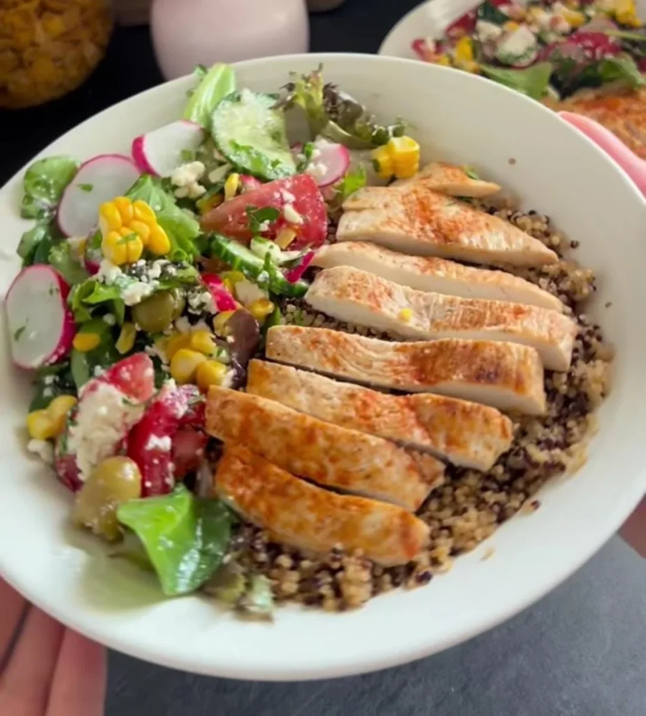 Grilled Chicken Quinoa Bowl - 400 Calorie Meals