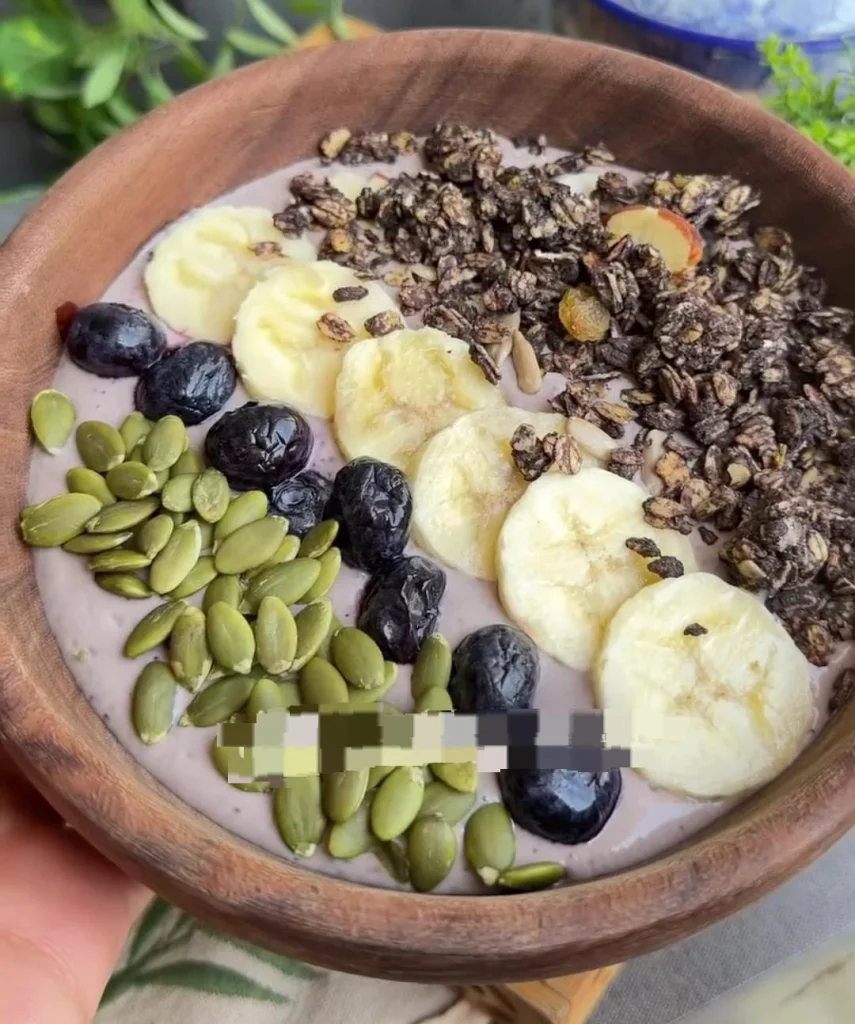 Greek Yogurt Berry Bowl