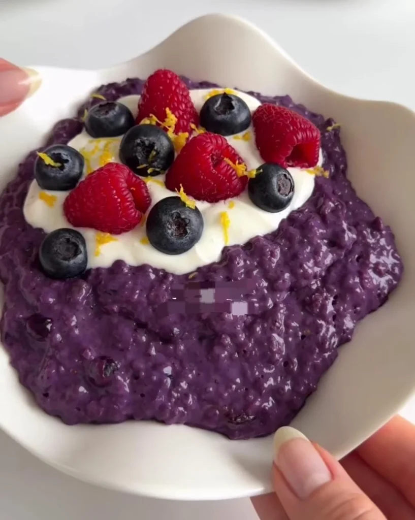 Oatmeal Berry Breakfast Bowl