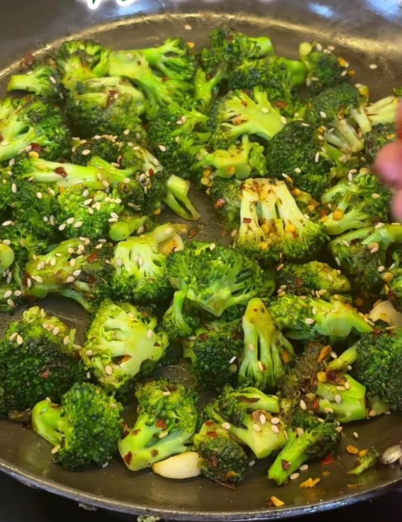 Garlic Butter Broccoli Skillet