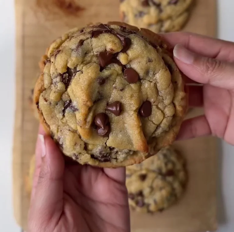 How to Prepare Classic Chocolate Chip Cookies