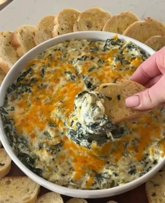 Healthy Greek Yogurt Spinach Artichoke Dip Recipe