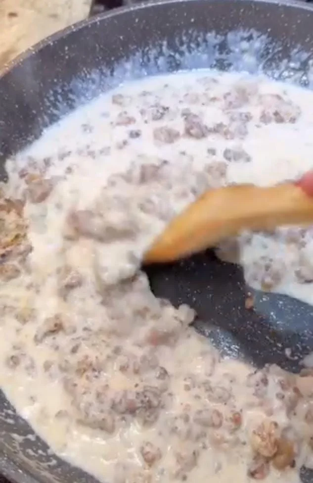 Prepare the Creamy Sausage Gravy