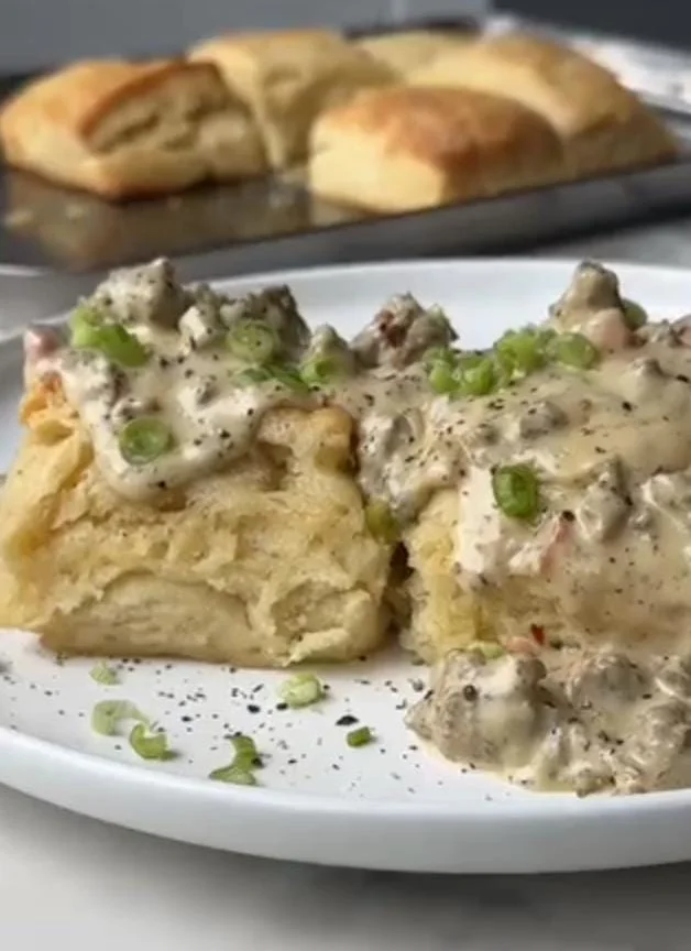 Southern Country Biscuits and Gravy Recipe