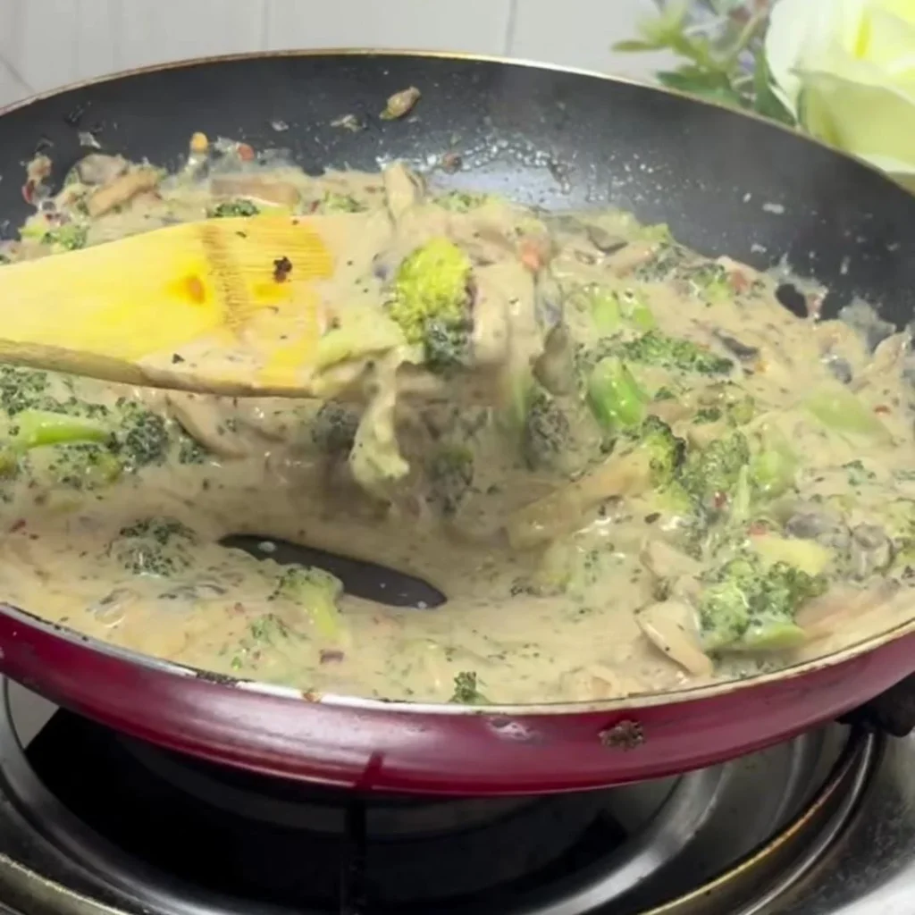 Mushroom Cheesy Broccoli Chicken & Rice Recipe